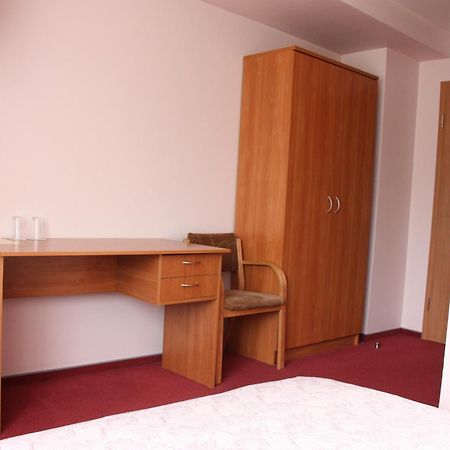 Hotel Madona Buitenkant foto